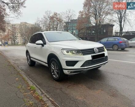 Белый Фольксваген Туарег, объемом двигателя 2.97 л и пробегом 161 тыс. км за 33000 $, фото 1 на Automoto.ua