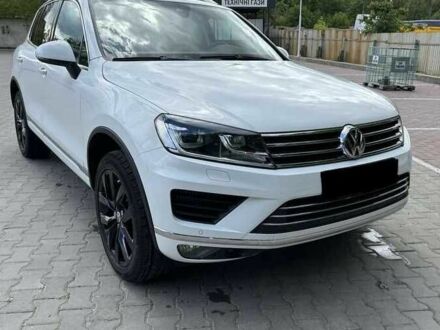 Белый Фольксваген Туарег, объемом двигателя 3 л и пробегом 110 тыс. км за 22000 $, фото 1 на Automoto.ua