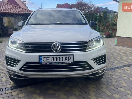 Білий Фольксваген Туарег, об'ємом двигуна 2.97 л та пробігом 250 тис. км за 32500 $, фото 1 на Automoto.ua