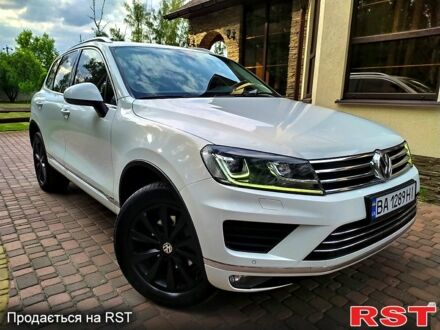 Фольксваген Туарег 2017 в Ахтырке на Automoto.ua Белый Фольксваген Туарег, объемом двигателя 3 л и пробегом 194 тыс. км за 29500 $, фото 1 на Automoto.ua