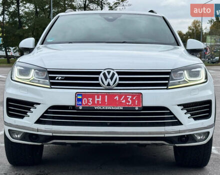 Белый Фольксваген Туарег, объемом двигателя 3 л и пробегом 192 тыс. км за 31000 $, фото 1 на Automoto.ua