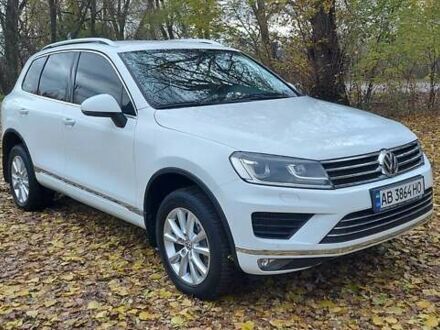 Белый Фольксваген Туарег, объемом двигателя 3 л и пробегом 103 тыс. км за 27500 $, фото 1 на Automoto.ua