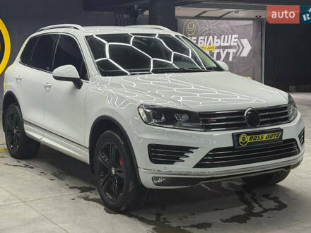 Білий Фольксваген Туарег, об'ємом двигуна 2.97 л та пробігом 228 тис. км за 26800 $, фото 1 на Automoto.ua