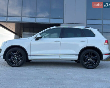 Белый Фольксваген Туарег, объемом двигателя 3 л и пробегом 165 тыс. км за 29700 $, фото 1 на Automoto.ua