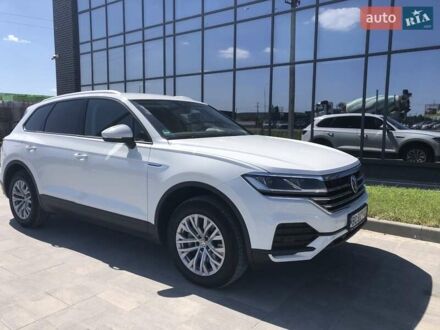 Фольксваген Туарег 2018 в Львове на Automoto.ua Белый Фольксваген Туарег, объемом двигателя 2.97 л и пробегом 189 тыс. км за 39900 $, фото 1 на Automoto.ua