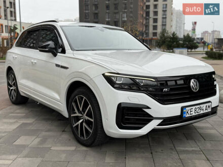 Белый Фольксваген Туарег, объемом двигателя 3 л и пробегом 151 тыс. км за 45700 $, фото 1 на Automoto.ua