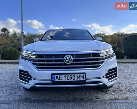 Белый Фольксваген Туарег, объемом двигателя 2.97 л и пробегом 252 тыс. км за 47000 $, фото 1 на Automoto.ua