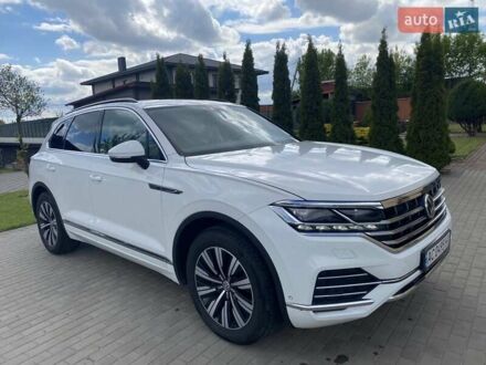 Фольксваген Туарег 2018 в Луцке на Automoto.ua Белый Фольксваген Туарег, объемом двигателя 2.97 л и пробегом 190 тыс. км за 41800 $, фото 1 на Automoto.ua