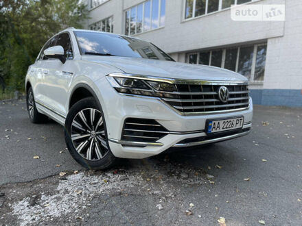 Фольксваген Туарег 2018 у Дніпро (Дніпропетровську) на Automoto.ua Білий Фольксваген Туарег, об'ємом двигуна 2.99 л та пробігом 100 тис. км за 57000 $, фото 1 на Automoto.ua