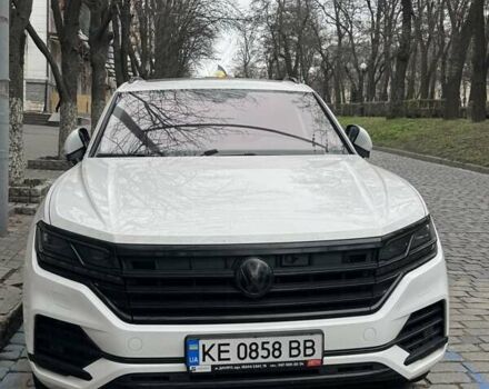 Білий Фольксваген Туарег, об'ємом двигуна 2.97 л та пробігом 240 тис. км за 42500 $, фото 1 на Automoto.ua