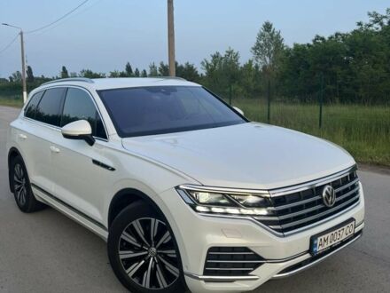 Белый Фольксваген Туарег, объемом двигателя 2.97 л и пробегом 250 тыс. км за 39800 $, фото 1 на Automoto.ua