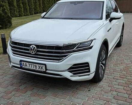 Белый Фольксваген Туарег, объемом двигателя 2.97 л и пробегом 145 тыс. км за 55500 $, фото 1 на Automoto.ua
