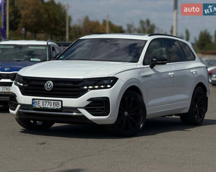 Белый Фольксваген Туарег, объемом двигателя 2.97 л и пробегом 195 тыс. км за 50000 $, фото 1 на Automoto.ua