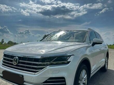 Білий Фольксваген Туарег, об'ємом двигуна 2.97 л та пробігом 130 тис. км за 51900 $, фото 1 на Automoto.ua