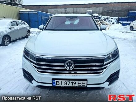 Белый Фольксваген Туарег, объемом двигателя 3 л и пробегом 8100 тыс. км за 39500 $, фото 1 на Automoto.ua