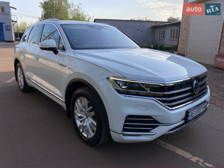 Фольксваген Туарег 2019 у Кривому Розі на Automoto.ua Білий Фольксваген Туарег, об'ємом двигуна 2.97 л та пробігом 101 тис. км за 55000 $, фото 1 на Automoto.ua
