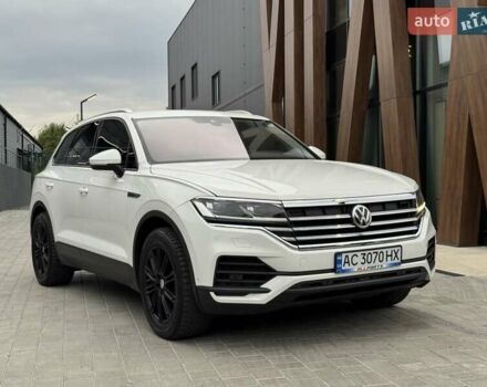Білий Фольксваген Туарег, об'ємом двигуна 3 л та пробігом 121 тис. км за 34900 $, фото 1 на Automoto.ua