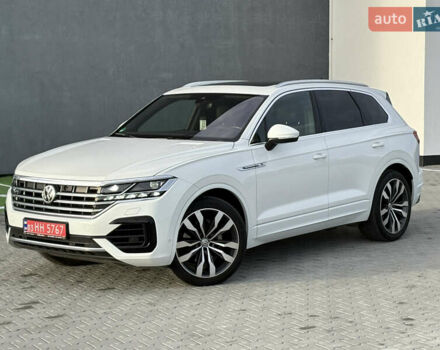 Белый Фольксваген Туарег, объемом двигателя 3 л и пробегом 156 тыс. км за 45999 $, фото 1 на Automoto.ua