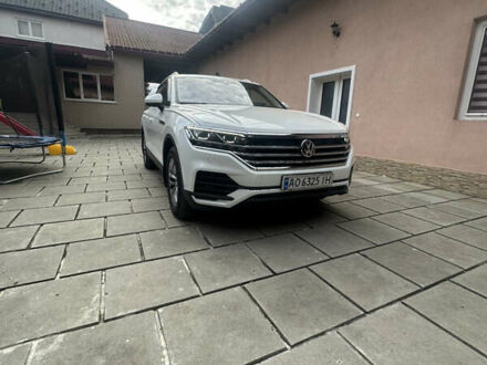 Фольксваген Туарег 2019 в Тячеве на Automoto.ua Белый Фольксваген Туарег, объемом двигателя 2.97 л и пробегом 165 тыс. км за 43500 $, фото 1 на Automoto.ua