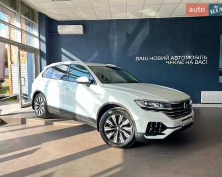 Білий Фольксваген Туарег, об'ємом двигуна 3 л та пробігом 113 тис. км за 43900 $, фото 1 на Automoto.ua