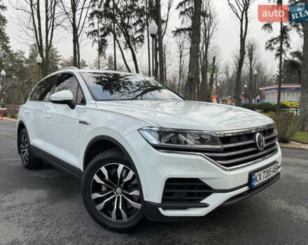 Білий Фольксваген Туарег, об'ємом двигуна 3 л та пробігом 109 тис. км за 39700 $, фото 1 на Automoto.ua