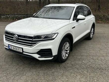 Білий Фольксваген Туарег, об'ємом двигуна 3 л та пробігом 95 тис. км за 53500 $, фото 1 на Automoto.ua