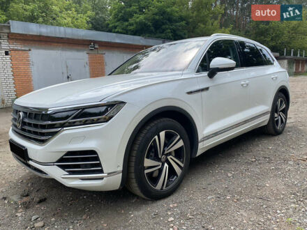 Белый Фольксваген Туарег, объемом двигателя 2.99 л и пробегом 94 тыс. км за 49000 $, фото 1 на Automoto.ua