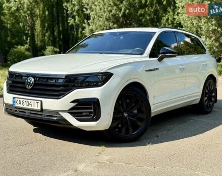 Белый Фольксваген Туарег, объемом двигателя 3 л и пробегом 170 тыс. км за 42950 $, фото 1 на Automoto.ua