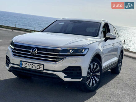 Фольксваген Туарег 2021 в Киеве на Automoto.ua Белый Фольксваген Туарег, объемом двигателя 3 л и пробегом 41 тыс. км за 53500 $, фото 1 на Automoto.ua