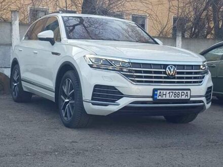 Белый Фольксваген Туарег, объемом двигателя 2.97 л и пробегом 17 тыс. км за 65500 $, фото 1 на Automoto.ua