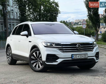 Білий Фольксваген Туарег, об'ємом двигуна 3 л та пробігом 43 тис. км за 51500 $, фото 1 на Automoto.ua