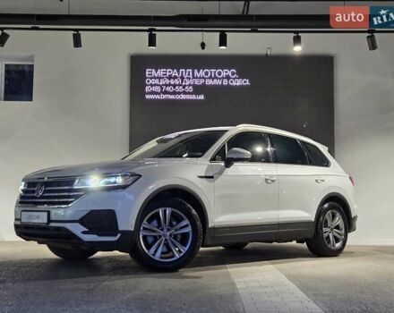 Белый Фольксваген Туарег, объемом двигателя 2.97 л и пробегом 48 тыс. км за 48999 $, фото 1 на Automoto.ua