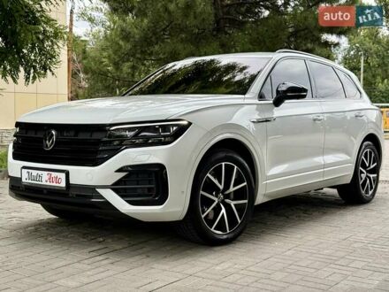 Белый Фольксваген Туарег, объемом двигателя 2.97 л и пробегом 77 тыс. км за 64900 $, фото 1 на Automoto.ua