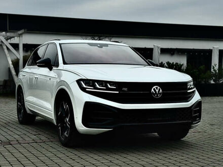 Белый Фольксваген Туарег, объемом двигателя 2.97 л и пробегом 22 тыс. км за 82000 $, фото 1 на Automoto.ua