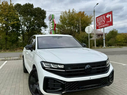 Белый Фольксваген Туарег, объемом двигателя 2.97 л и пробегом 2 тыс. км за 92000 $, фото 1 на Automoto.ua