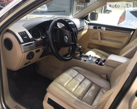 Бежевый Фольксваген Туарег, объемом двигателя 3.2 л и пробегом 332 тыс. км за 6500 $, фото 6 на Automoto.ua