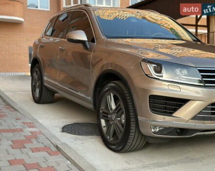 Бежевый Фольксваген Туарег, объемом двигателя 2.97 л и пробегом 183 тыс. км за 26500 $, фото 2 на Automoto.ua