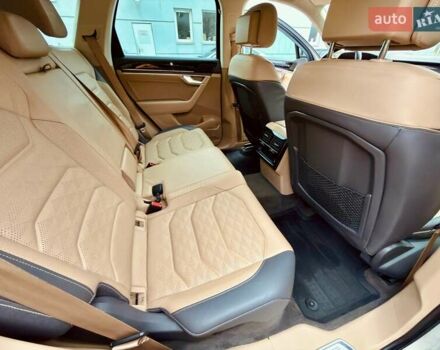 Бежевий Фольксваген Туарег, об'ємом двигуна 3 л та пробігом 72 тис. км за 47900 $, фото 22 на Automoto.ua