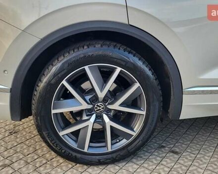 Бежевий Фольксваген Туарег, об'ємом двигуна 2.97 л та пробігом 128 тис. км за 53500 $, фото 85 на Automoto.ua