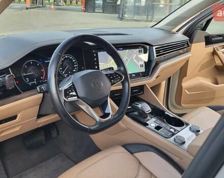 Бежевий Фольксваген Туарег, об'ємом двигуна 2.97 л та пробігом 128 тис. км за 53500 $, фото 40 на Automoto.ua