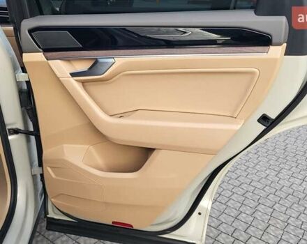 Бежевий Фольксваген Туарег, об'ємом двигуна 2.97 л та пробігом 128 тис. км за 53500 $, фото 61 на Automoto.ua