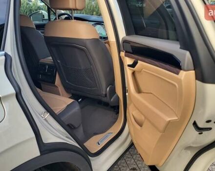 Бежевий Фольксваген Туарег, об'ємом двигуна 2.97 л та пробігом 128 тис. км за 53500 $, фото 60 на Automoto.ua