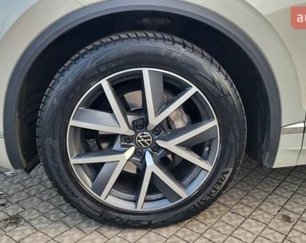 Бежевий Фольксваген Туарег, об'ємом двигуна 2.97 л та пробігом 128 тис. км за 53500 $, фото 82 на Automoto.ua