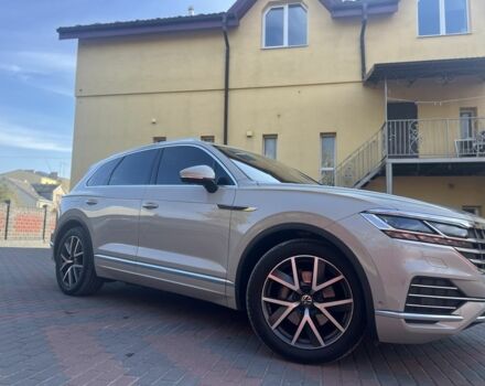 Бежевый Фольксваген Туарег, объемом двигателя 3 л и пробегом 127 тыс. км за 52500 $, фото 2 на Automoto.ua