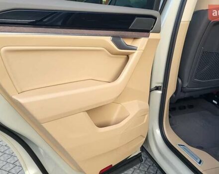 Бежевий Фольксваген Туарег, об'ємом двигуна 2.97 л та пробігом 128 тис. км за 53500 $, фото 58 на Automoto.ua