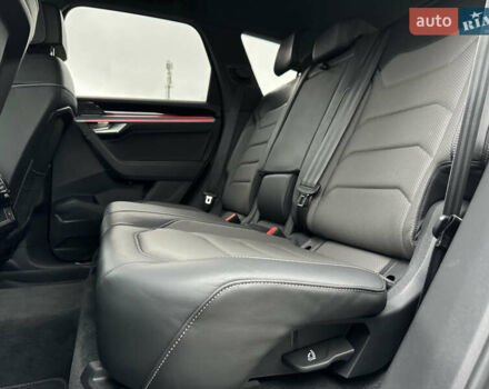 Бежевый Фольксваген Туарег, объемом двигателя 2.99 л и пробегом 9 тыс. км за 77000 $, фото 32 на Automoto.ua