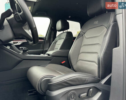 Бежевый Фольксваген Туарег, объемом двигателя 2.99 л и пробегом 9 тыс. км за 77000 $, фото 20 на Automoto.ua