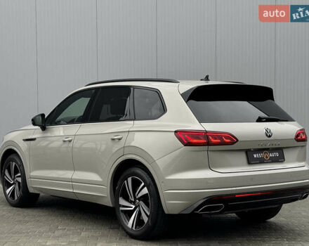 Бежевый Фольксваген Туарег, объемом двигателя 2.99 л и пробегом 9 тыс. км за 77000 $, фото 3 на Automoto.ua