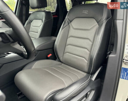 Бежевый Фольксваген Туарег, объемом двигателя 2.99 л и пробегом 9 тыс. км за 77000 $, фото 21 на Automoto.ua