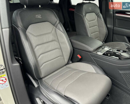 Бежевый Фольксваген Туарег, объемом двигателя 2.99 л и пробегом 9 тыс. км за 77000 $, фото 40 на Automoto.ua